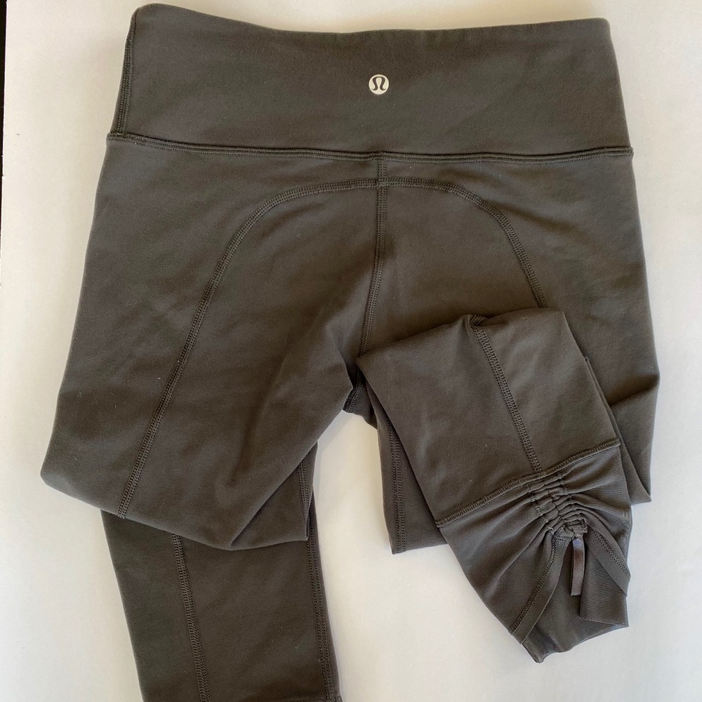 Lululemon crop / mesh details
